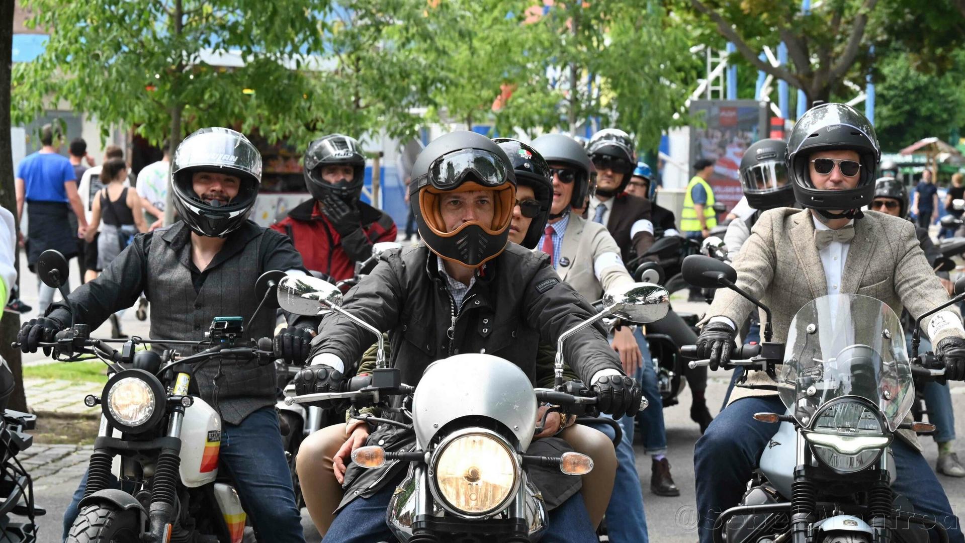 Menschen auf Motorr&auml;dern