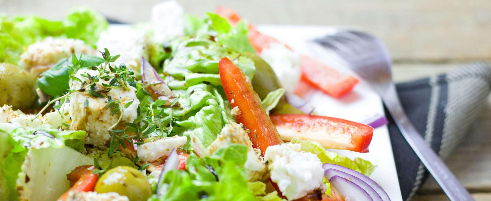 Schmackhafter gr&uuml;ner Salat mit Paprika