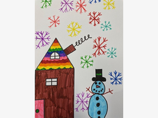 Kinderzeichnung: ein Haus und ein Schneemann umgeben von bunten Schneekristallen