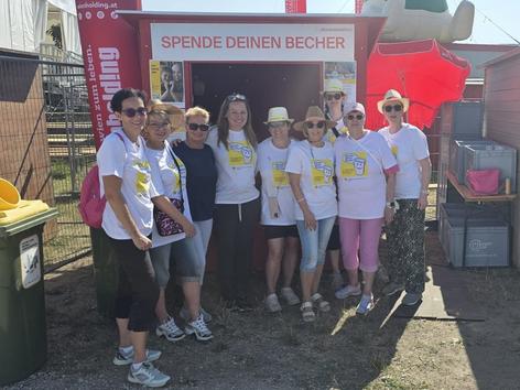 Gruppenbild von Mitarbeiterinnen und Ehrenamtlichen der Krebshilfe Wien